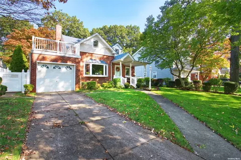 76 Maple Dr, New Hyde Park, NY 11040