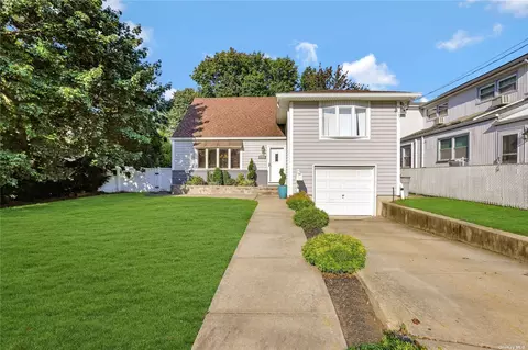 2807 Woods Ave, Oceanside, NY 11572