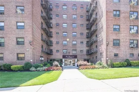 87-50 204th St #A34, Hollis, NY 11423