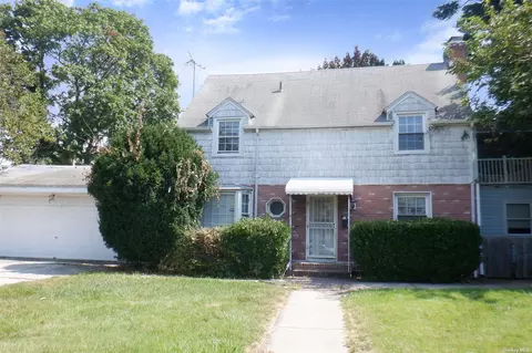 20 Ingraham Ln, Hempstead, NY 11550