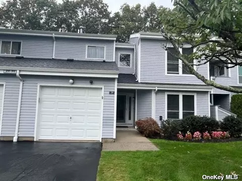 29 Lakeview Dr #29, Manorville, NY 11949