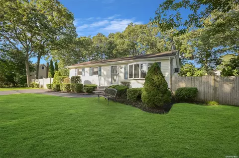 12 Abbott Ave, Mastic, NY 11950