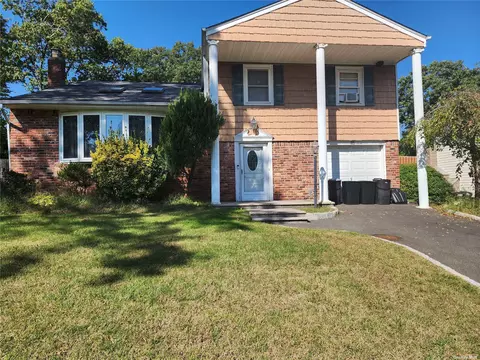 15 Linden St, Selden, NY 11784