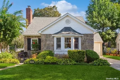 123 Windsor Ave, Rockville Centre, NY 11570
