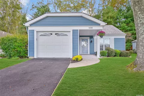 538 Stratford Ln #538, Ridge, NY 11961