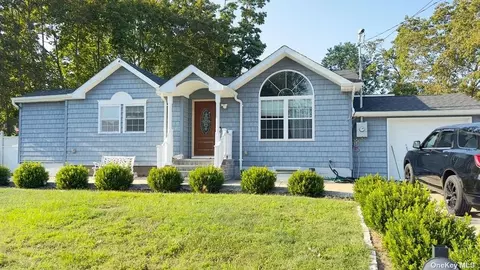 49 E Locust St, Central Islip, NY 11722 photo 1