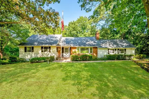 55 Bunkerhill Dr, Huntington, NY 11743