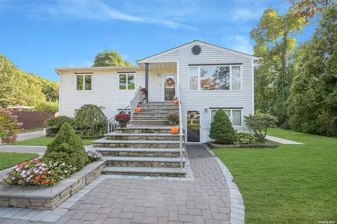 78 Fulton Blvd, Commack, NY 11725