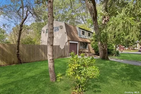 18 Corvair Ln, Selden, NY 11784
