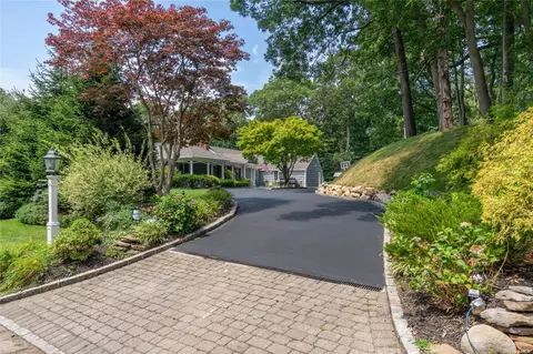 33 Emerson Rd, Brookville, NY 11545