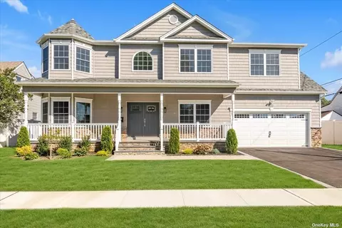 1325 Coolidge St, Bellmore, NY 11710