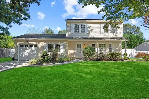 137 13th Ave, Holtsville, NY 11742