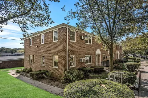 226-52 Kingsbury Ave #A, Bayside, NY 11364