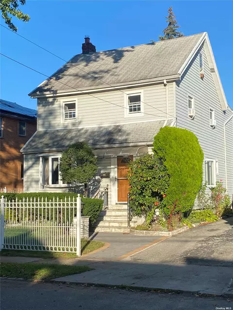 71-17 165th St, Fresh Meadows, NY 11365