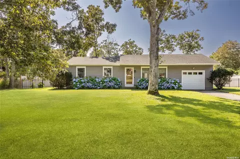 40 Riverdale Dr, Hampton Bays, NY 11946