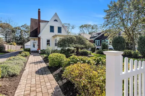 81 Rose Ave, Patchogue, NY 11772