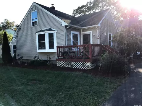 172 Orchid Dr, Mastic Beach, NY 11951