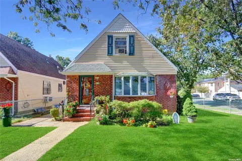 80-04 268th St, Floral Park, NY 11004