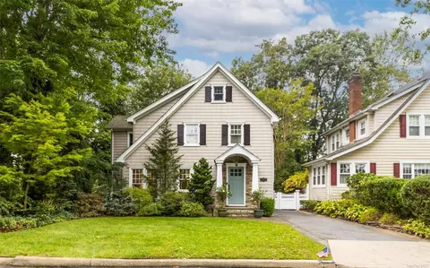 2206 Brookside Ave, Wantagh, NY 11793
