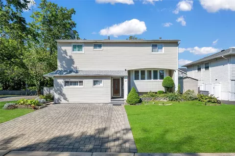 2 Burbank Pl, Plainview, NY 11803