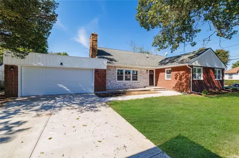 65 Nassau Pkwy, Hempstead, NY 11550
