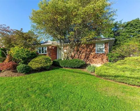 50 Felice Cres, Hicksville, NY 11801