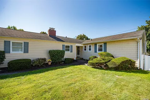 220 Woodsome Rd, Babylon, NY 11702