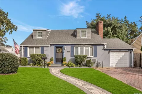 137 Dikeman St, Hempstead, NY 11550