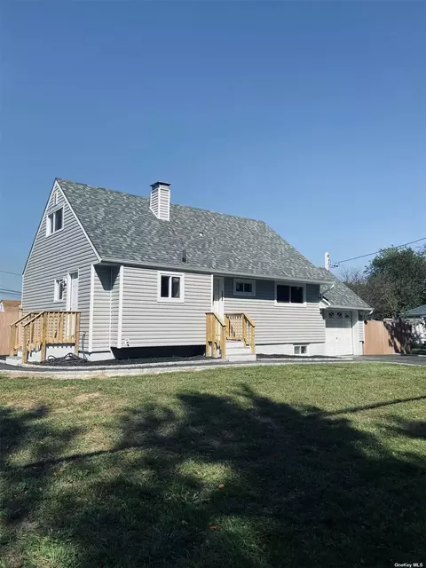 133 Irving St, Central Islip, NY 11722