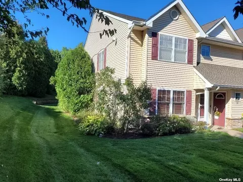 133 Morley Cir #., Melville, NY 11747
