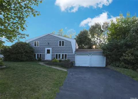 44 University Heights Dr, Stony Brook, NY 11790