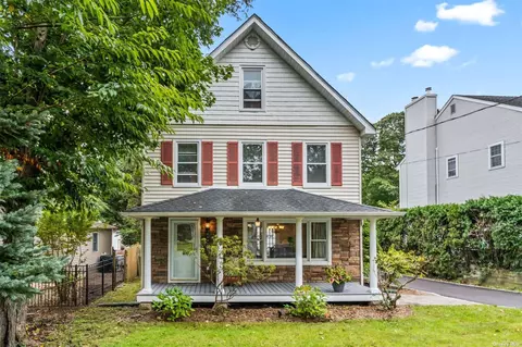 20 Glenview Pl, Huntington, NY 11743