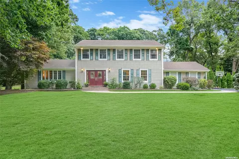 26 Bonnie Dr, Fort Salonga, NY 11768