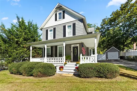 1222 N Country Rd, Stony Brook, NY 11790