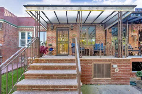 64-28 73rd Pl, Middle Village, NY 11379
