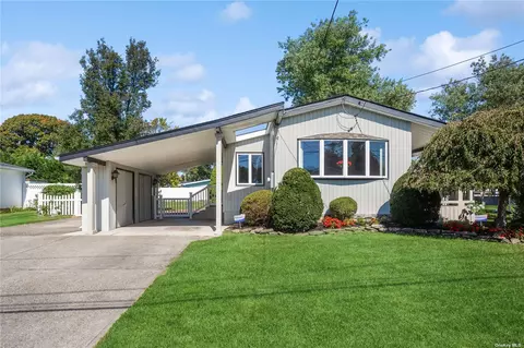 17 Days Ave, Selden, NY 11784