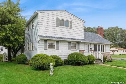 202 Sycamore Ave, Bethpage, NY 11714