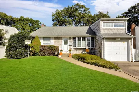 3963 Beechwood Pl, Seaford, NY 11783