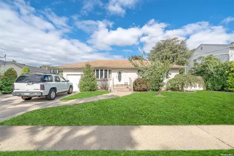 149 N Maple St, Massapequa, NY 11758