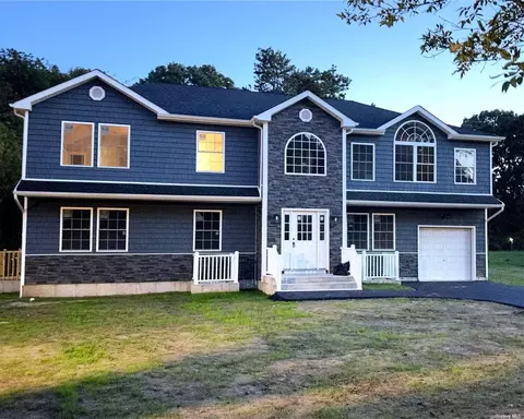 18 Cocoanut St, Central Islip, NY 11722 photo 1