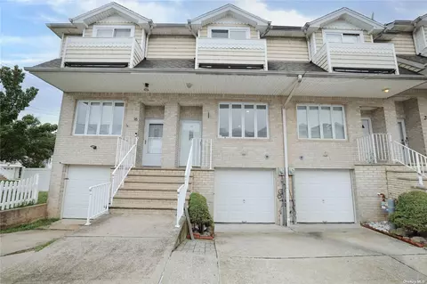 18 Navigator Ct, Staten Island, NY 10309