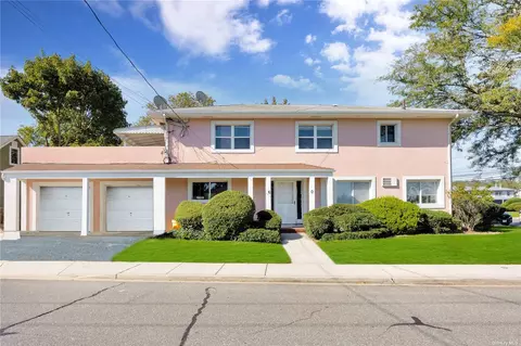 60 Conklin St, Farmingdale, NY 11735