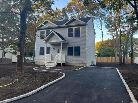15 Booth St, Centereach, NY 11720