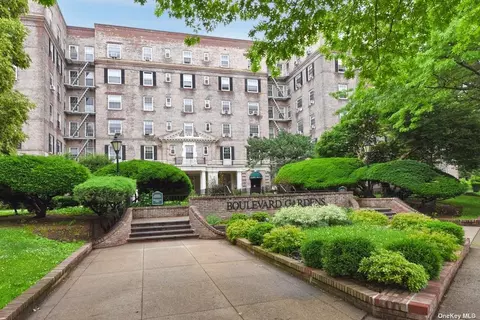 3081 54th St #2G, Woodside, NY 11377
