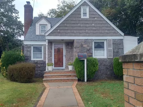 19 Heath Pl, Hempstead, NY 11550