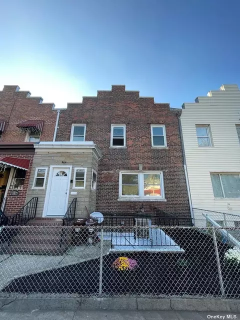 45-16 50th St, Woodside, NY 11377
