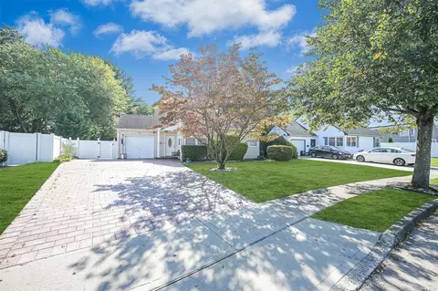 57 Camp Rd, Massapequa, NY 11758