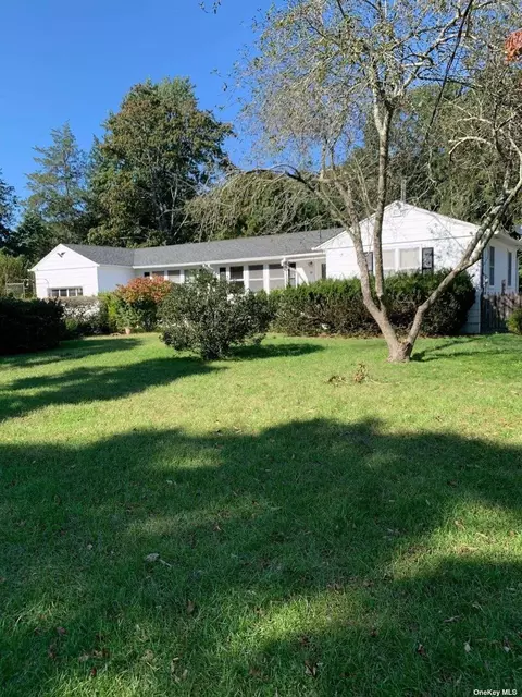 69 W Bay Ave, Hampton Bays, NY 11946