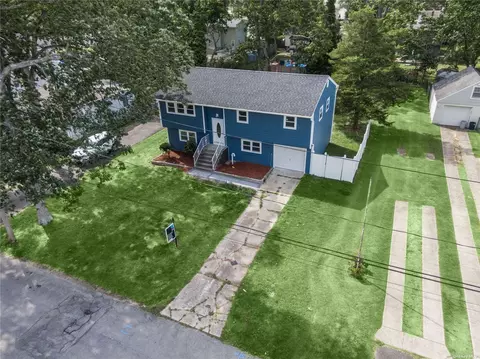 84 Hawthorne Ave, West Babylon, NY 11704