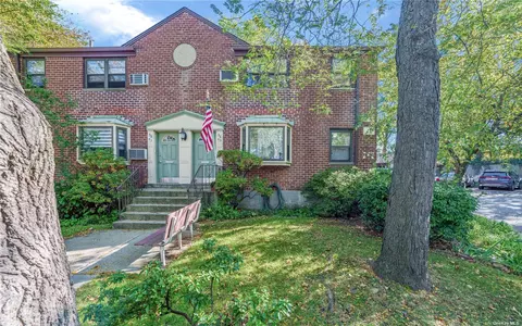 58-45 246th Cres #UPPER, Douglaston, NY 11362